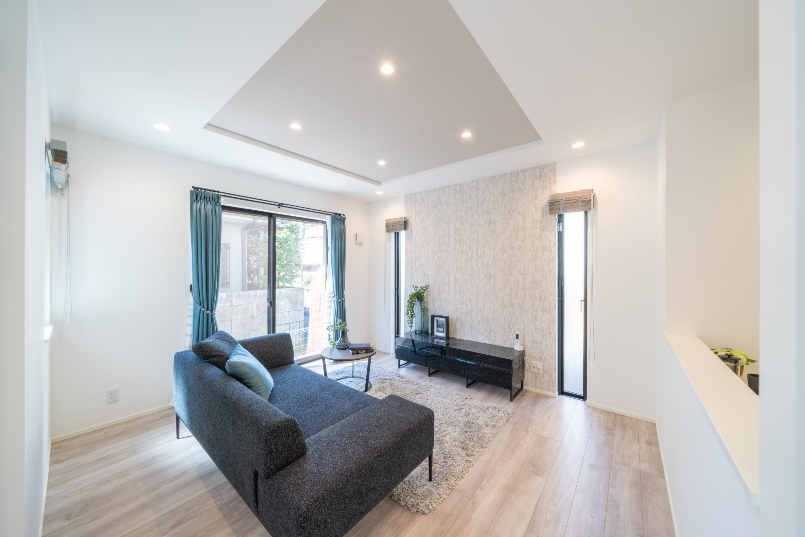 Charme Roger　赤堤